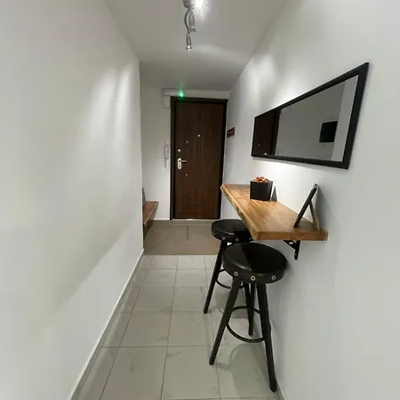 Apartment Flat With Garden *