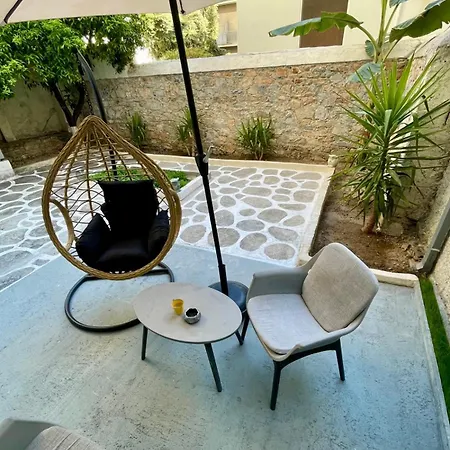 Flat With Garden Apartment *