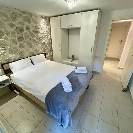 Flat With Garden * Volos